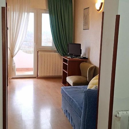 Apartments And Rooms Laura パジン エクステリア 写真