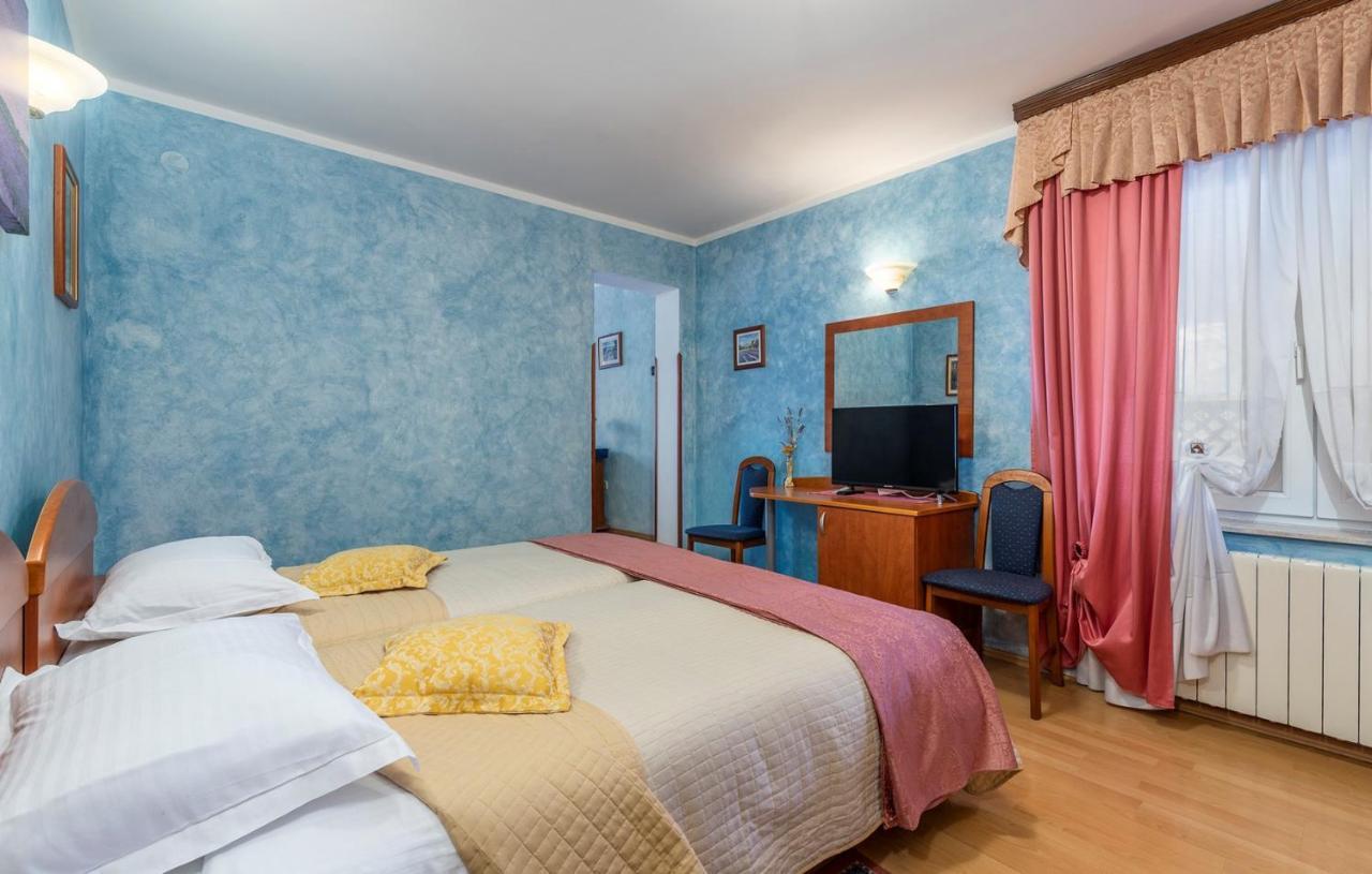 Apartments And Rooms Laura パジン エクステリア 写真