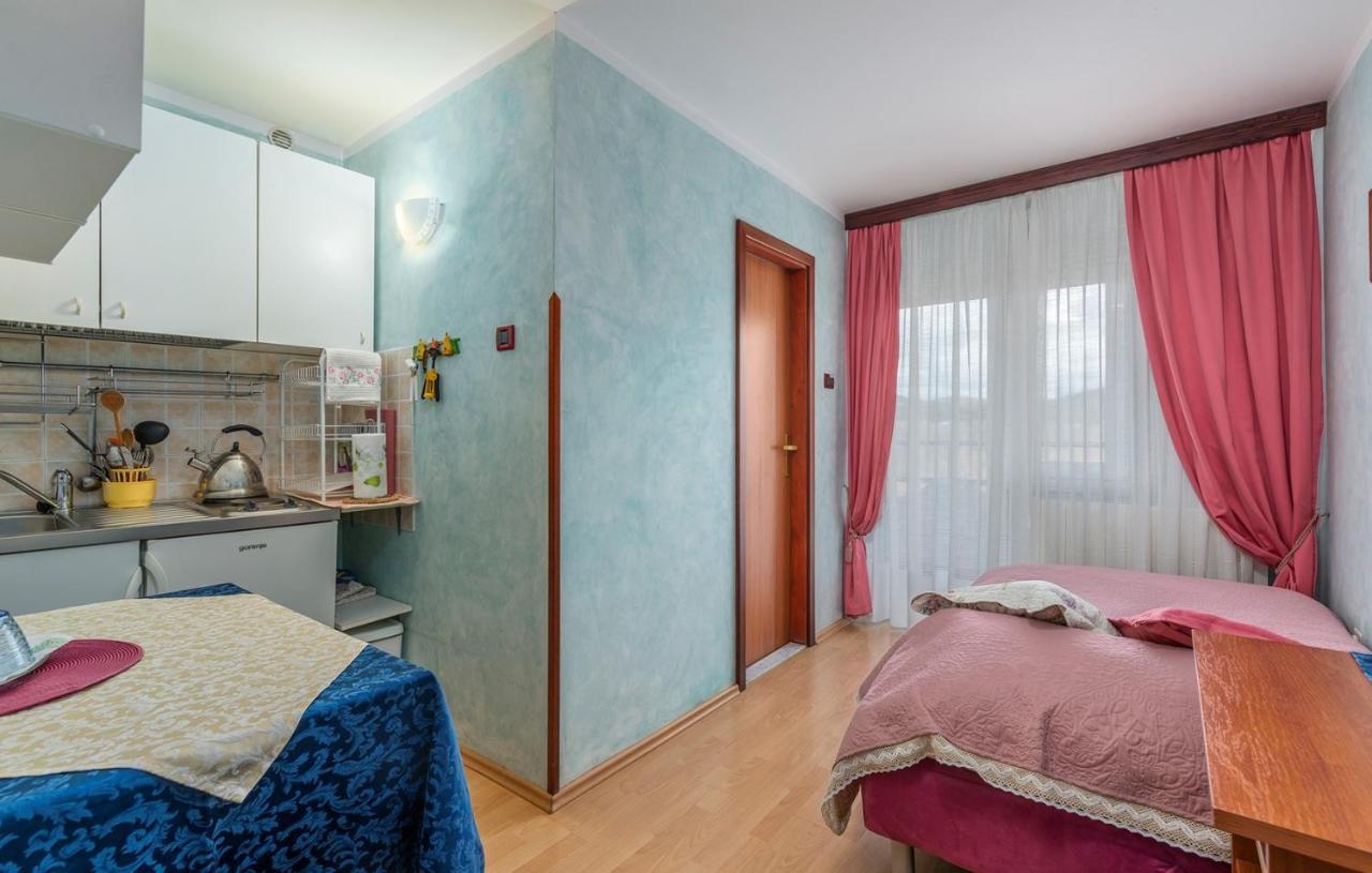 Apartments And Rooms Laura パジン エクステリア 写真