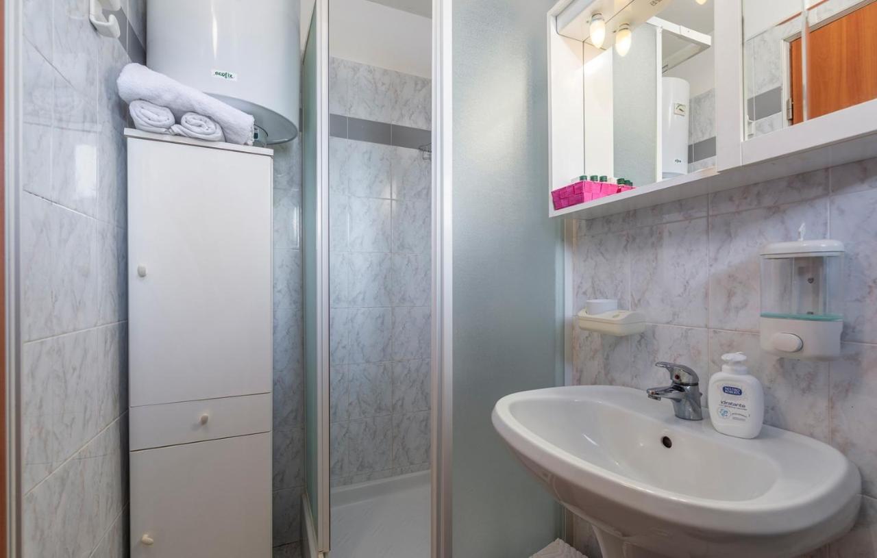 Apartments And Rooms Laura パジン エクステリア 写真