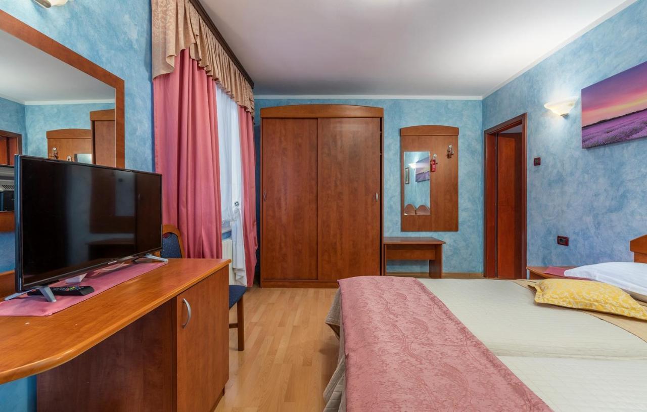 Apartments And Rooms Laura パジン エクステリア 写真