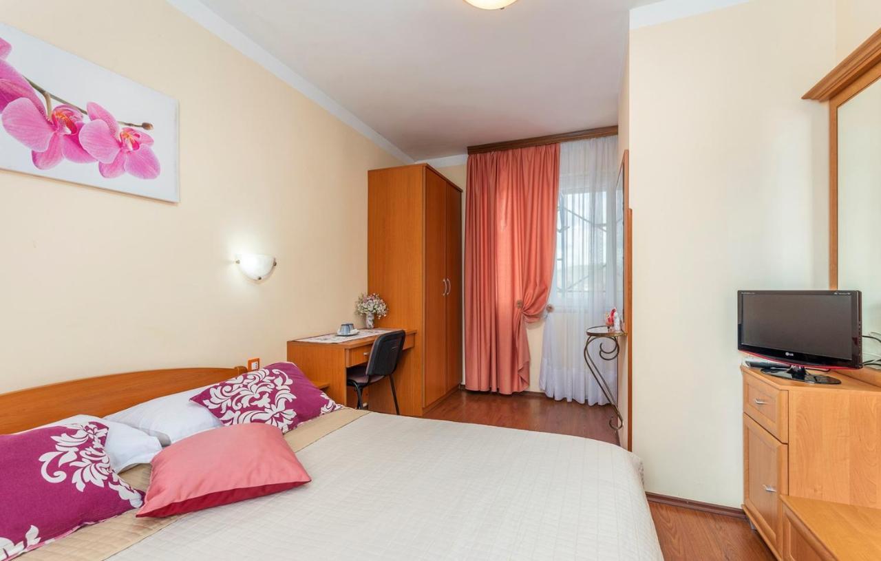 Apartments And Rooms Laura パジン エクステリア 写真