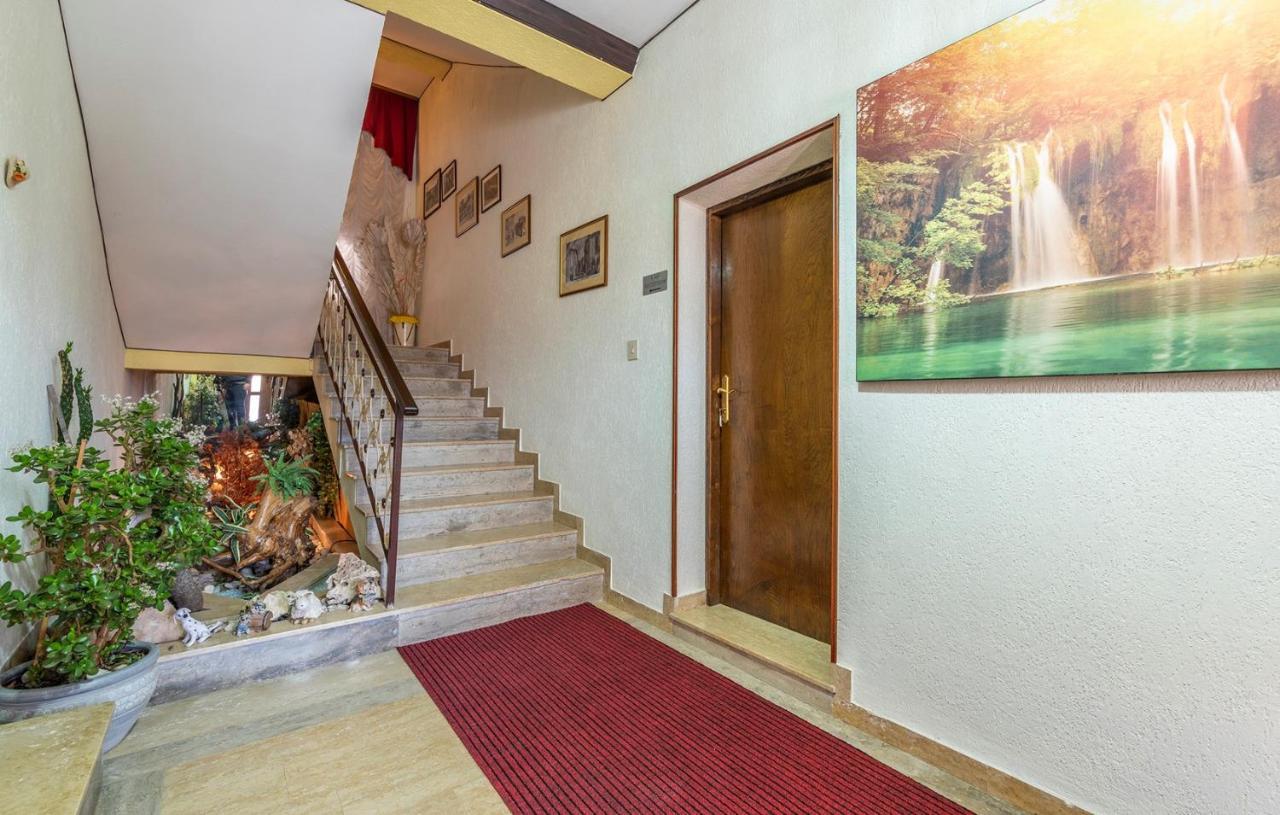 Apartments And Rooms Laura パジン エクステリア 写真