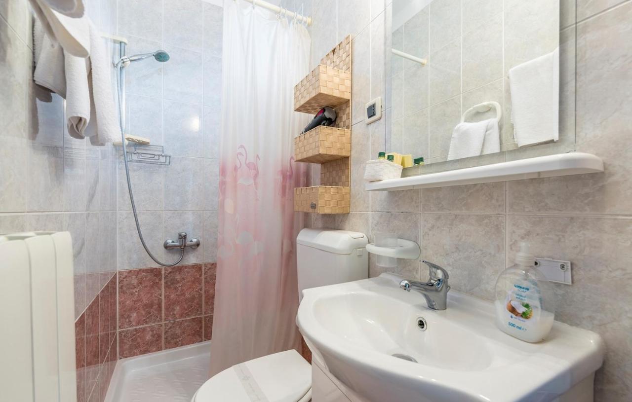 Apartments And Rooms Laura パジン エクステリア 写真